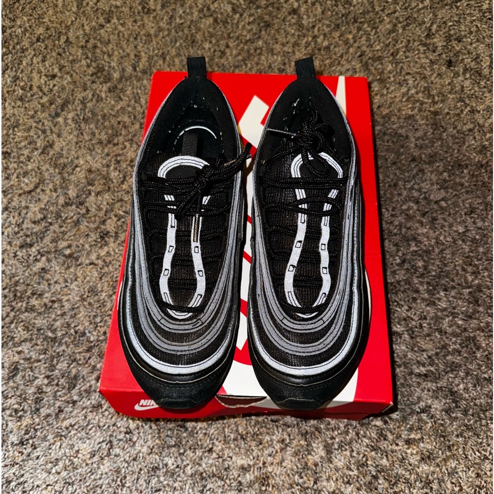 Women’s 7.5 Nike Air Max 97